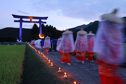 矢田の火祭りと大鳥居